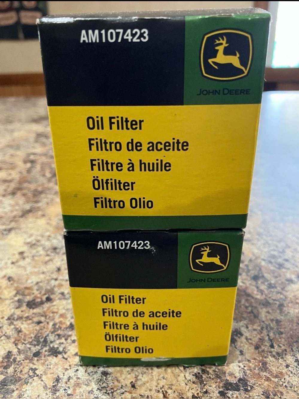 AM107423 John Deere Oil Filters
